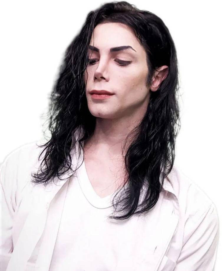 Después, se operó la nariz siete veces y junto a su cirujano plástico moldeó su propio mentón de silicona para que fuera el mismo de su ídolo.