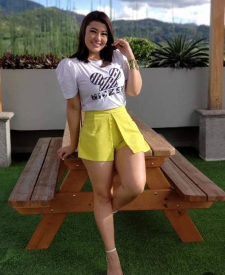 “He llorado por ello, porque la gente te trata de prepago y prostituta cuando estás en la televisión. Ellos no saben lo que cuestan las cosas, si yo fuera prepago no pasara por necesidades, tampoco tendría deudas. Te juzgan hasta por repetir un par de zapatos”, dijo Milagro Flores en una entrevista con Diario Diez, en diciembre de 2016.