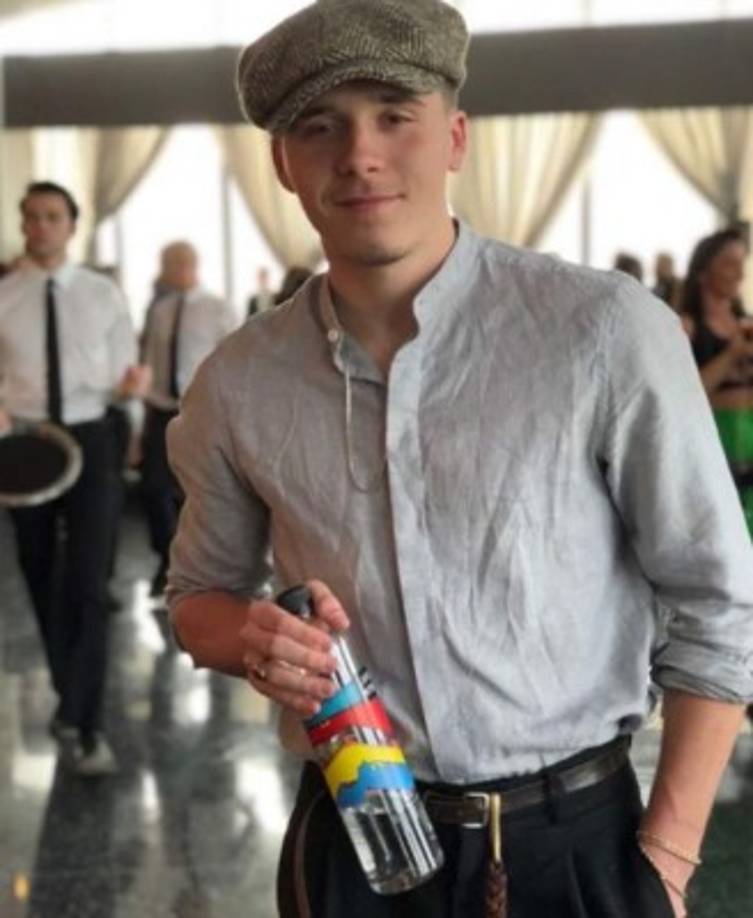 El heredero mayor de los Beckham es Brooklyn y ya es todo un hombre.