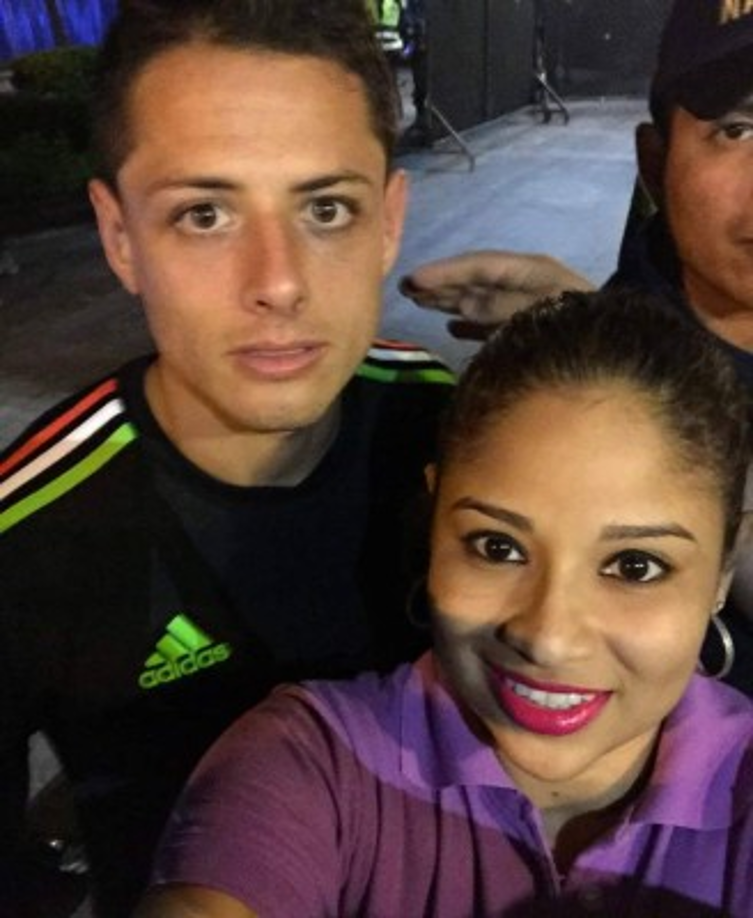 Y cuando México anduvo por San Pedro Sula, Waldina Mejía tuvo la oportunidad de compartir con el delantero mexicano Javier 'Chicharito' Hernández, el azteca muy amable accedió a la foto con ella.
