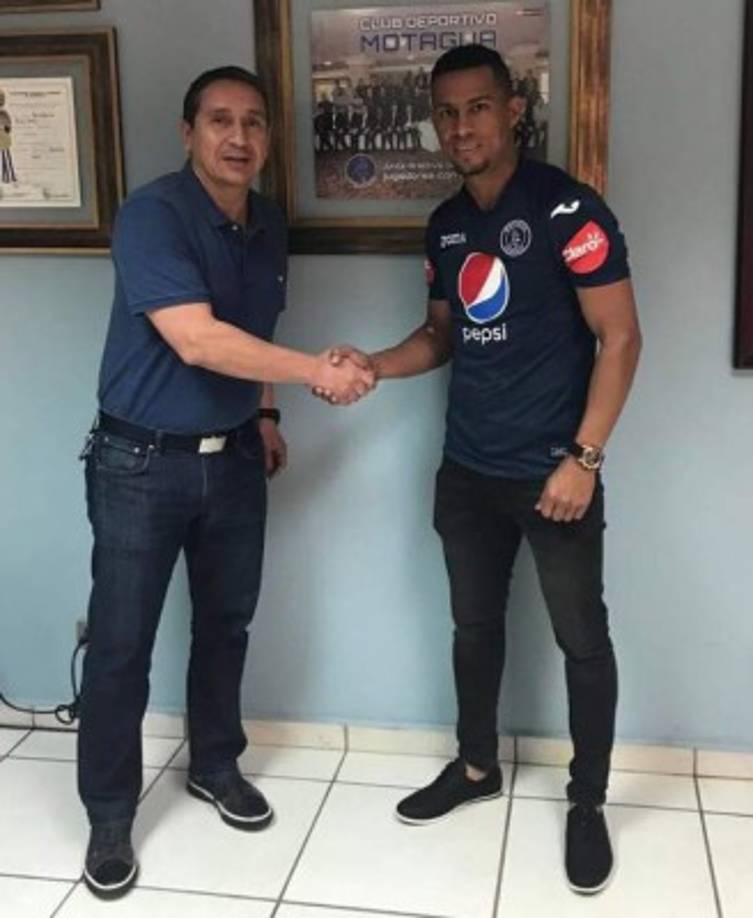 Marco Tulio Vega: Fin a la novela, el delantero ha firmado su renovación con el Motagua luego de que se había quedado sin contrato con los azules.