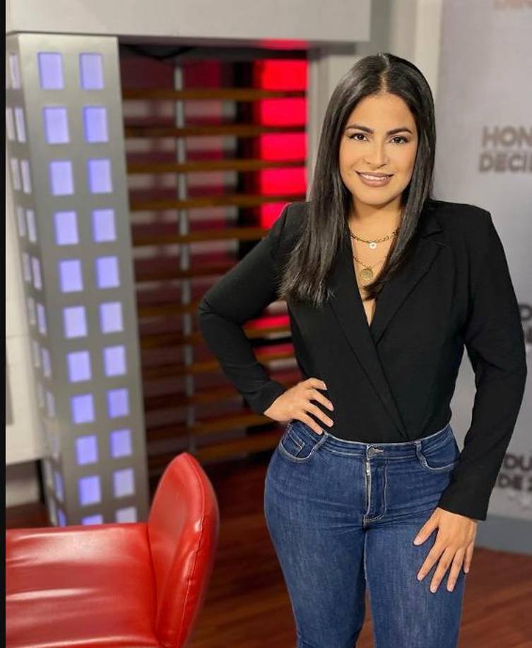 “A la empresa @canal11hn que me abrió las puertas cuando apenas era una joven sin experiencia y me formó en la profesional que soy ahora y de quien me siento muy orgullosa, gracias por esta oportunidad que me cambió la vida y me ayudó a llegar a tantos hogares cada día”, agregó en su emotivo mensaje.