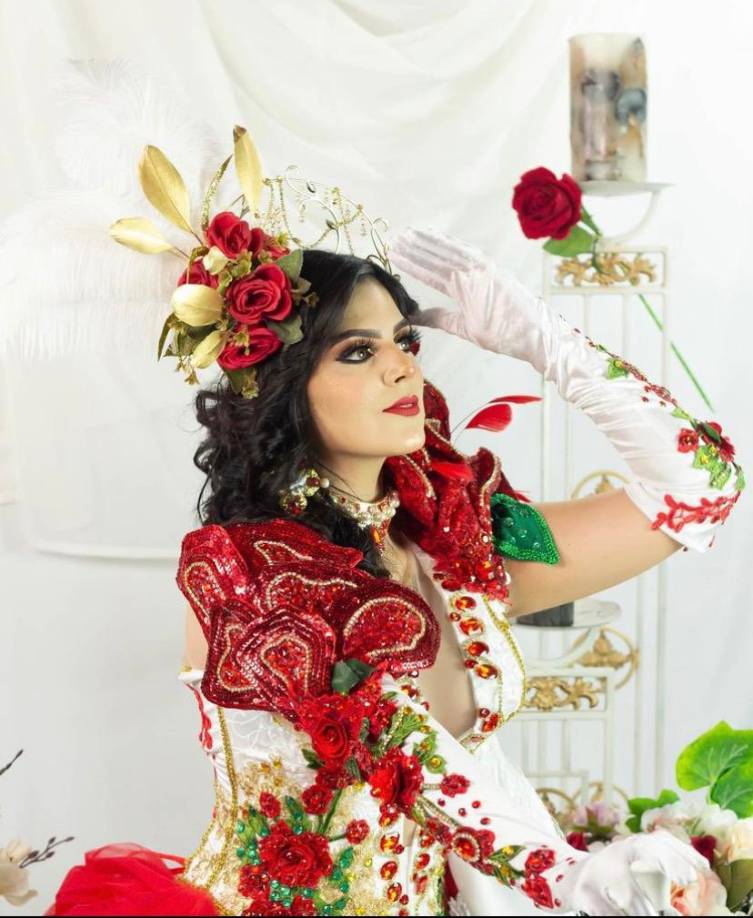 “Celebrando 201 años de independencia patria, hequerido hacer un homenaje a la mujer hondureña”, dijo Carlota.