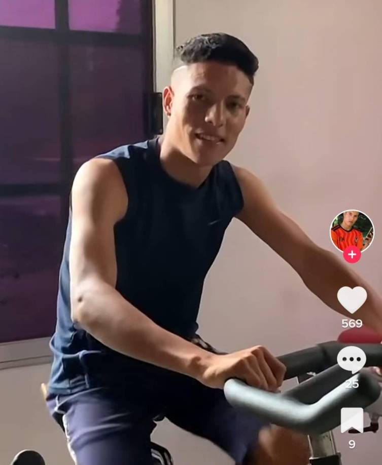 Roger Alexander Casalegno, originario de Olancho, ha generado todo tipo de comentarios en las redes sociales tras asegurar que se parece a CR7. Algunos cuestionan al joven por dichas palabras y otro sector le brinda palabras de apoyo. 