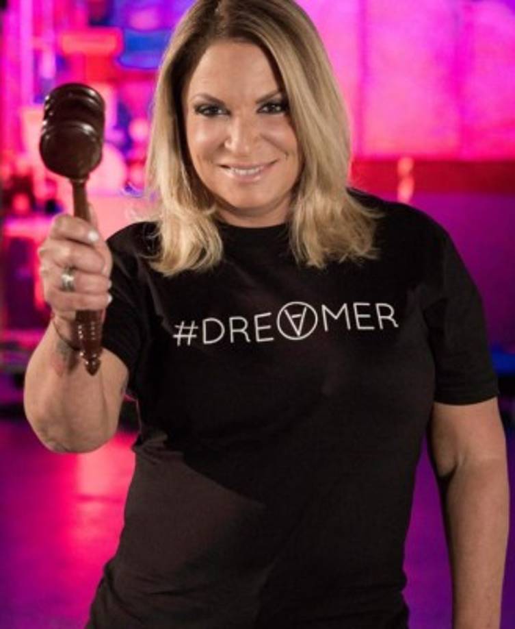 Caso Cerrado comenzó a transmitirse en abril de 2001 por la cadena Telemundo.