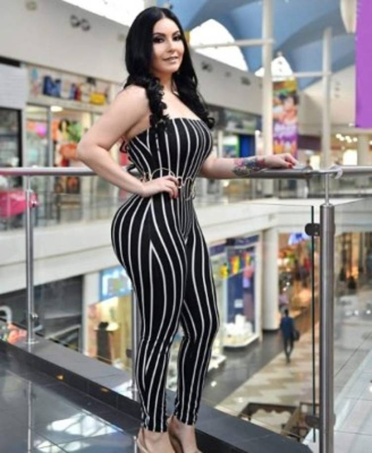 Ariana Herchi es otra de las reconocidas hondureñas que aceptó que ha tenido ayuda de la cirugía estética para verse 'perfecta'.