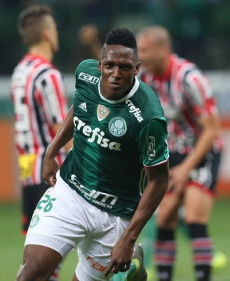 El Real Madrid piensa en el defensa colombiano Yerry Mina como sustituto de Pepe. El Barcelona ya ha mostrado su interés en hacerse con el central, por esta razón, el club blaugrana hizo un preacuerdo con el Palmeiras y Mina por 9 millones de euros.