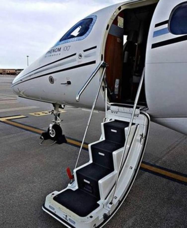 Jesús Alfredo Guzman Salazar, que recientemente fue incluido en la lista de los 10 más buscados por la DEA, presume una vida de lujos que exhibe en una cuenta no verificada de Instagram en la que acumula más de 30 mil seguidores.