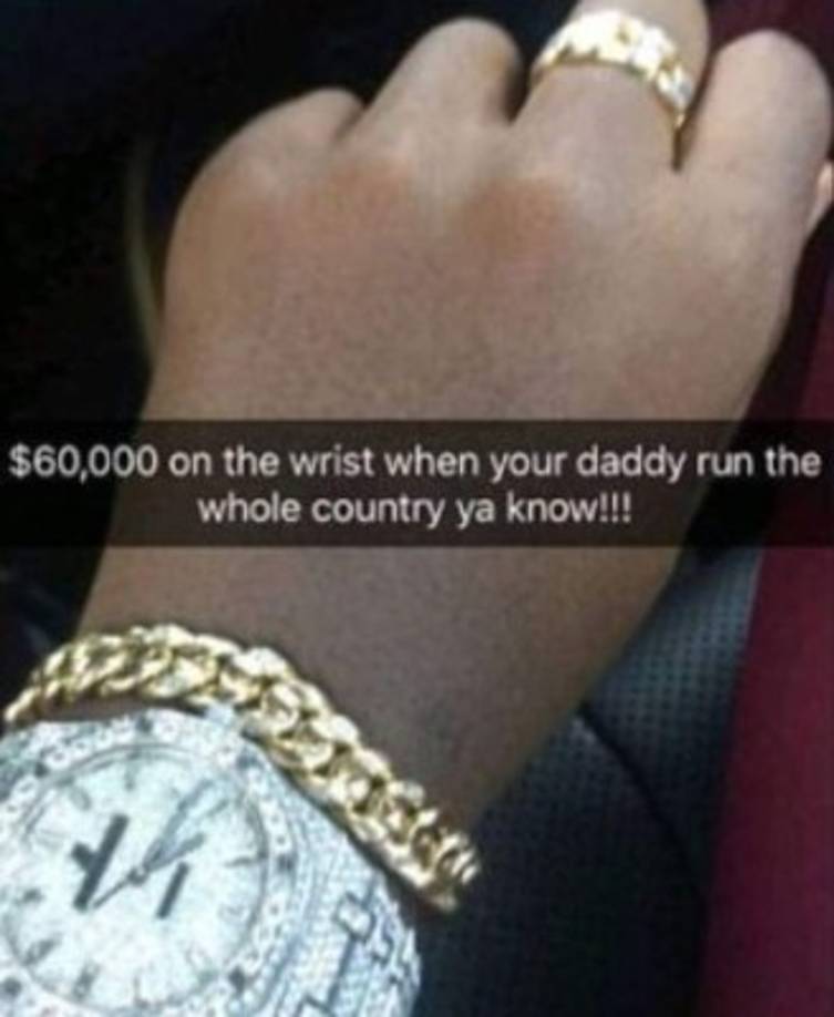 '60,000 dólares en la muñeca cuando tu padre gobierna el país, ya saben', escribió Mugabe Jr. en su cuenta de Snapchat al publicar una imagen de su lujoso reloj.