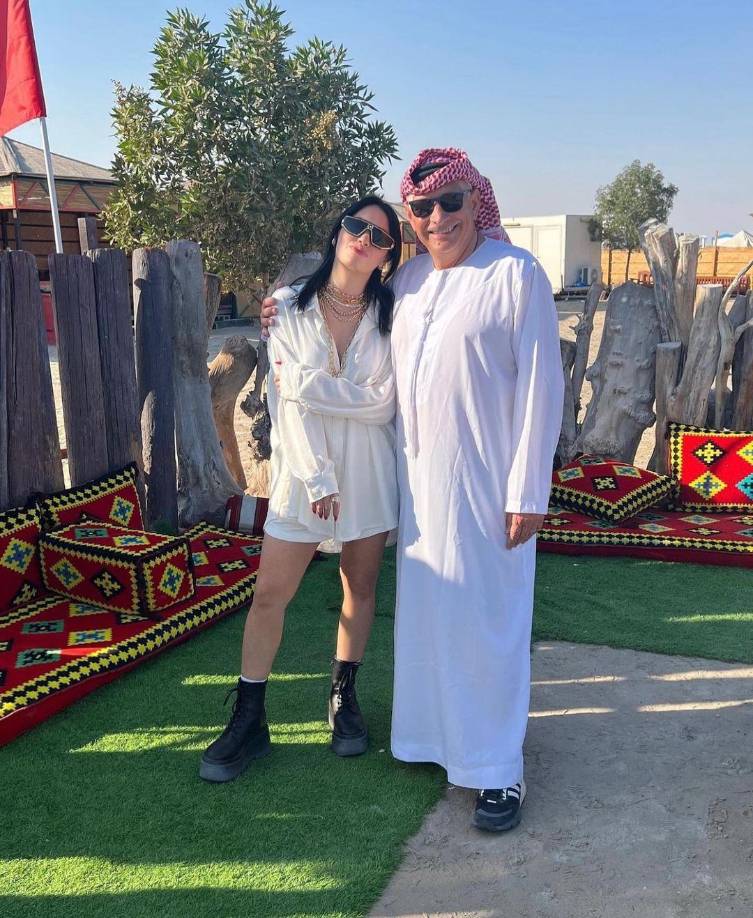 “Hola Lali, ¿cómo estás? Soy la persona que estaba sentada en la cancha, atrás tuyo, en la final del Mundial. Estuve y estoy viendo los videos que salieron en las redes y en los medios, es totalmente falso”, comienza el mensaje que le escribe el joven.