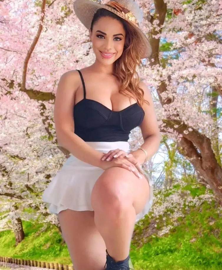 "Ojalá pueda desmostrar que puede hacer algo más que enseñar su cuerpo..." comentó un seguidor.