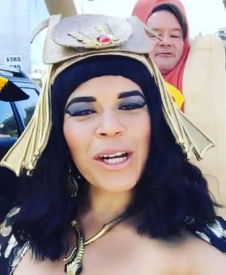 America Ferrera como Nefertiti.