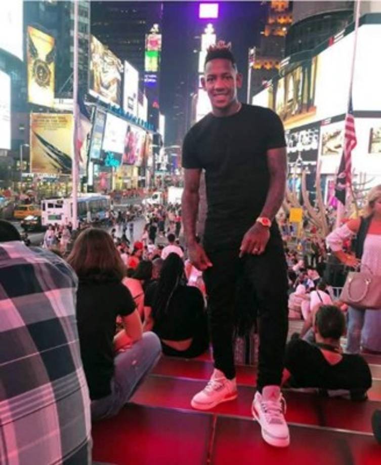 A Romell Quioto también le gusta viajar. En la imagen aparece en Nueva York, visitando Times Square.