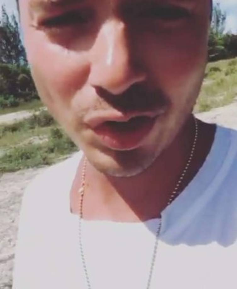 En su Twitter escribió: 'nada pasa sin que Dios lo permita'.