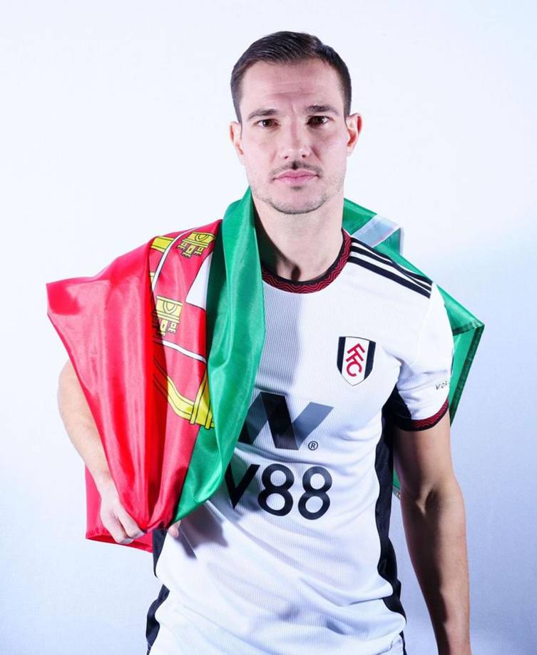 Cedric Soares - El experimentado lateral derecho portugués se marcha del Arsenal en calidad de cedido hasta final de temporada al Fulham. Cesión sin ninguna opción o obligación de compra.