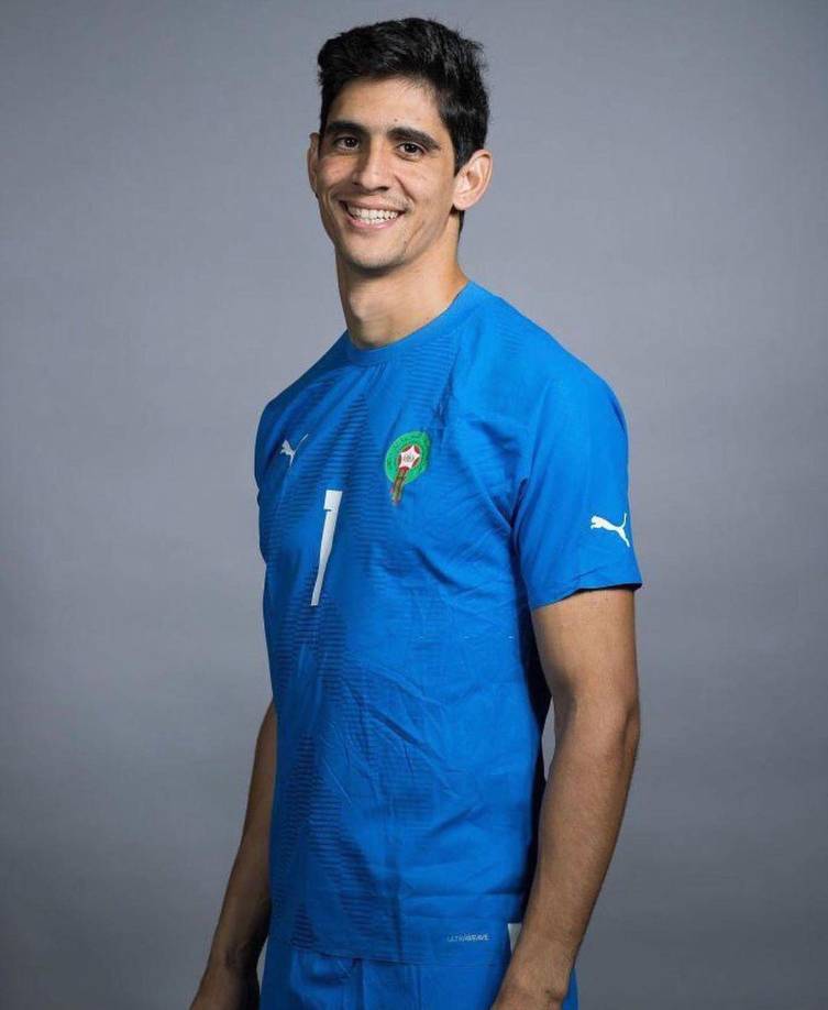 El club saudí Al Hilal anunció hoy el fichaje del portero marroquí Yassine Bono, donde militará por tres temporadas, procedente del Sevilla.