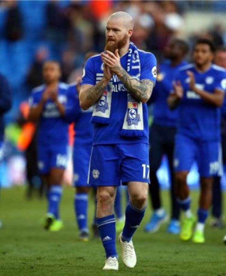 Aron Gunnarsson es centrocampista y juega actualmente en el Cardiff City que lucha por no descender en la Premier League.