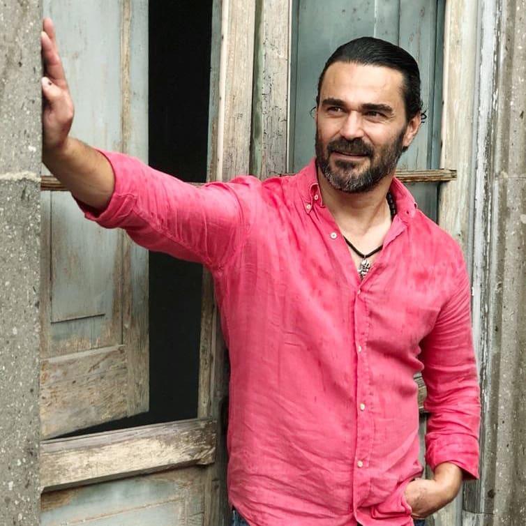 “Quiero vivir”, el actor Carlos Torres revela que tiene cáncer y pide oraciones por su salud