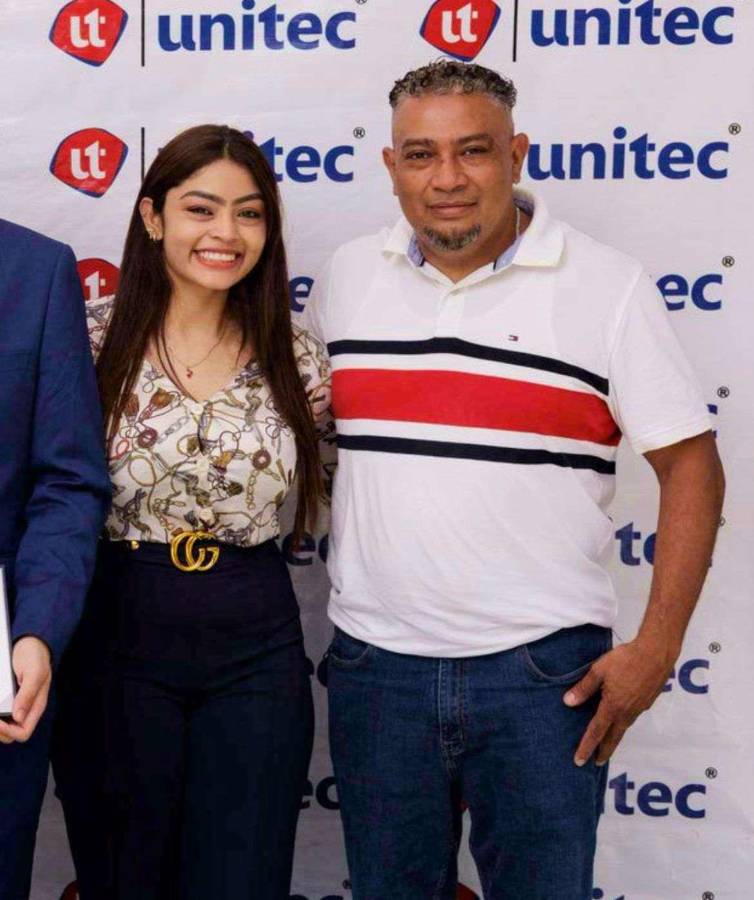 Vanessa Ortiz se graduó de dos carreras días después de perder a su padre en una masacre