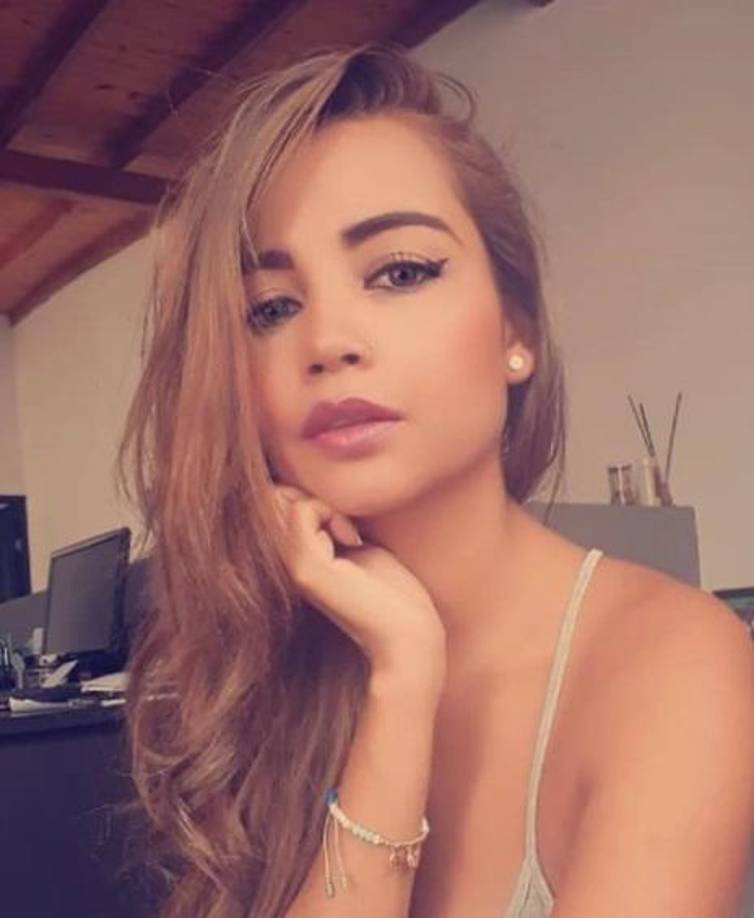 Pese a su ocupación, la colombiana de 31 años afirma que aún mantiene su fe. “Al principio me sentía mal, pero ya no. Me siento súper bien cuando voy (a la iglesia). Siento mucha paz, mucha tranquilidad. Cuando entro, trato de ir lo más decente que pueda. Tampoco falto los viernes al grupo de oración, los sábados de vigilia y los domingos a misa”.