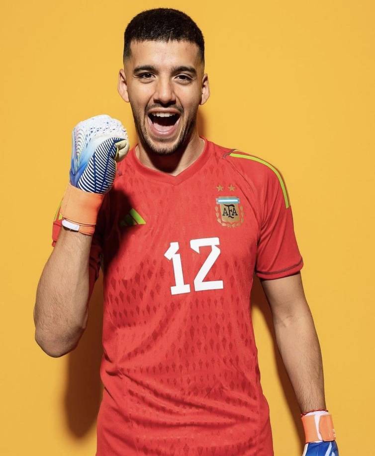 El portero Gerónimo Rulli abandona el Villarreal para fichar por el Ajax de Ámsterdam. El cuadro neerlandés abonará 15 millones de euros que irán a parar a las arcas del “Submarino Amarillo”, que los necesita para equilibrar cuentas. Pepe Reina será ahora el titular en la portería. “Al club le servía, a mí también y el Ajax estaba muy interesado. La verdad es que todo fue muy rápido”, dijo el argentino.