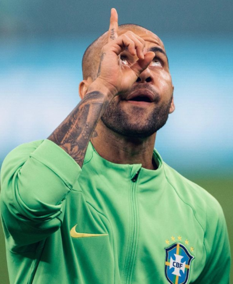 Y continuó: “El gran amor de nuestras vidas está pasando hoy su cumpleaños de manera diferente”.