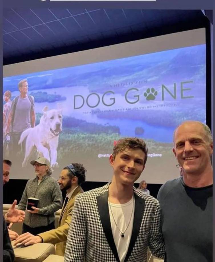 <b> Fielding Marshall junto con John Berchtold, actor que le dio vida en la película </b>“Perro perdido”.