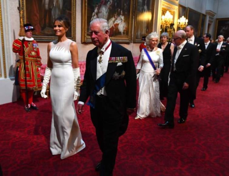 El príncipe Carlos, heredero al trono británico, ha sido uno de los anfitriones de la pareja presidencial estadounidense en Londres.