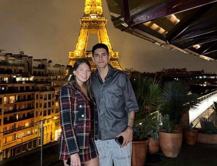 Mediante su cuenta oficial de Instagram, Luis Palma presumió una fotografía al lado de su pareja sentimental. “Happy Valentines Day”, escribió el jugador catracho en una imagen que se tomaron en París, Francia.