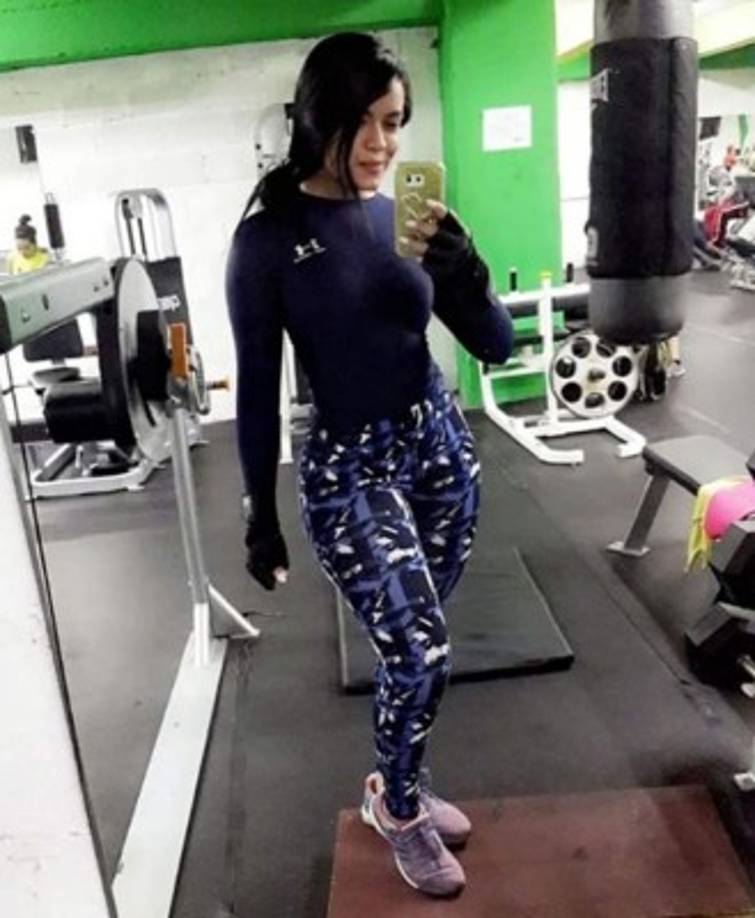 Uno de sus pasatiempos es hacer ejercicio y ver series de investigación.