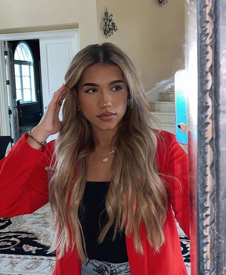 Jude Bellingham ha sido cazado enviando mensajes de texto a la famosa TikToker estadounidense Azra Mian.