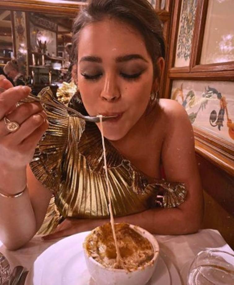 Los ataques a la intérprete no solo han sido groseros comentarios, en redes también circulan memes sobre su peso.