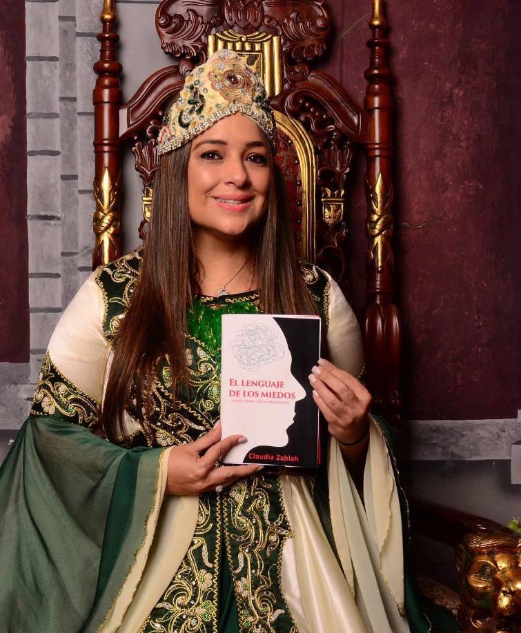 La escritora citó que la salud mental hay que cuidarla, ya que existen las enfermedades mentales. “Realmente hay personas que no saben qué hacer a la hora que la oscuridad llega a su vida y este es un tema que hay que cuidarlo”. Cabe mencionar que, el compromiso de Claudia con la Salud Mental es tanto, que se encuentra organizando un congreso gratuito para personas que desean tratar temas relevantes como ser el autoestima, prevención del suicidio entre otros.