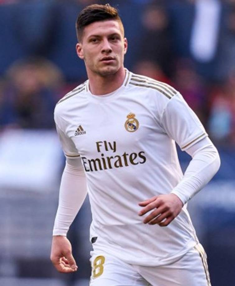 El AC Milan sigue en su búsqueda de un delantero en el mercado de invierno. Según la Gazzetta dello Sport, el equipo italiano maneja tres opciones para reforzar el ataque y acompañar a Zlatan Ibrahimovic. Uno de los jugadores es Luka Jovic, del Real Madrid. La fórmula con el futbolista blanco sería una cesión con opción de compra; el otro es Gianluca Scamacca, del Génova; y el tercero, Odsonne Edouard, del Celtic.