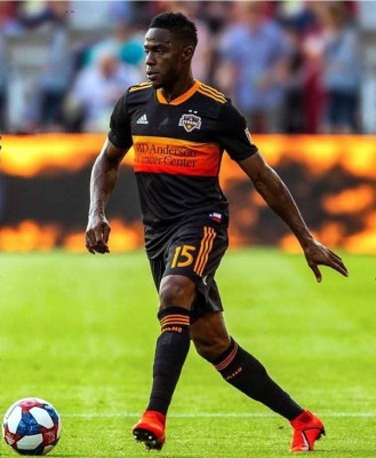 Maynor Figueroa le puso fin al rumor de que podría volver al fútbol hondureño y seguirá un año más en el Houston Dynamo. Se había mencionado que el Olimpia estaba interesado en el capitán de la Selección de Honduras.