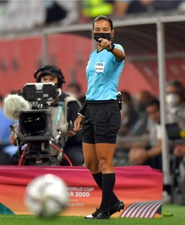 La brasileña Edina Alves Batista hizo historia al entrar en la cuarteta arbitral para la final del Mundial de Clubes.
