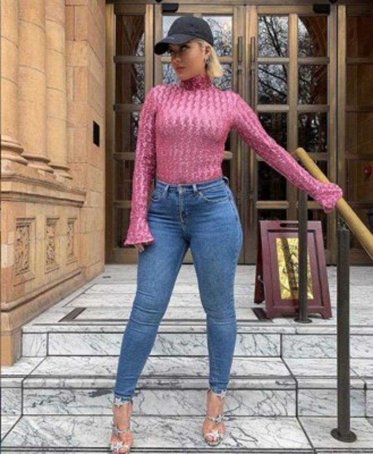 'A mí me resulta gracioso. Uno de mis amigos es estilista y trabaja con gente que forma parte de esta misma industria. Me cuenta que muchas veces escucha comentarios de mi trasero de gente que no sabe que me conoce y que dice que es falso', declaró para medios internacionales.