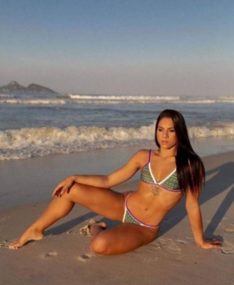 Oliveira confiera que tuvo una crisis con su pareja por no haber mantenido el secreto, aunque la exculpa de la filtración a la prensa. La información publicada era que Giovanna Pedrosa se había negado a dejarle libre la habitación y que había sido “echada a golpes”.