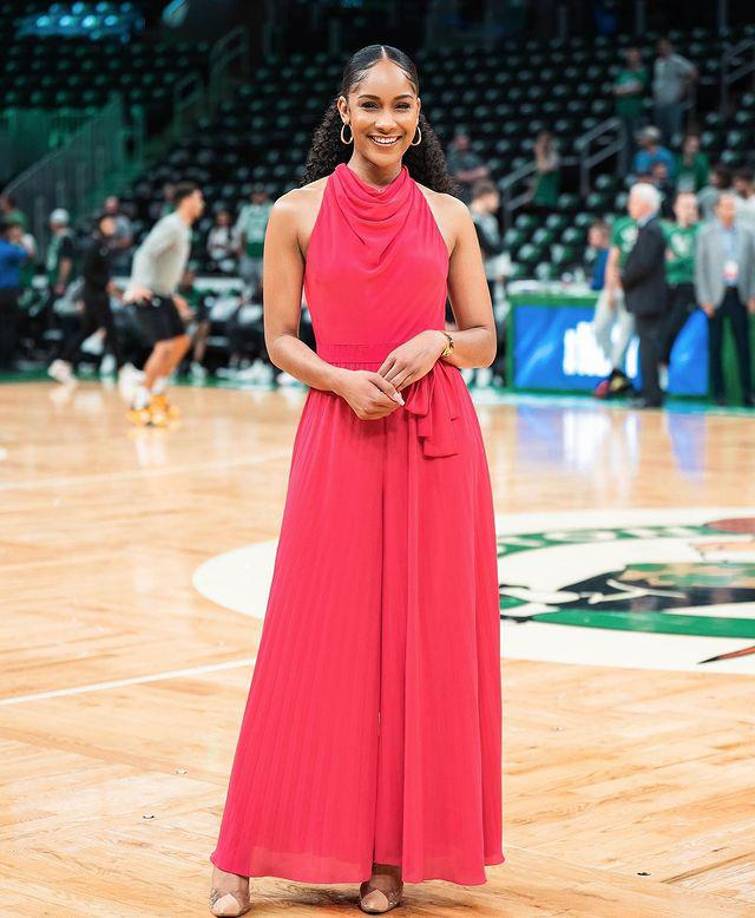 Amina, además de su belleza, es periodista y presentadora de televisión y está especializada en los deportes.