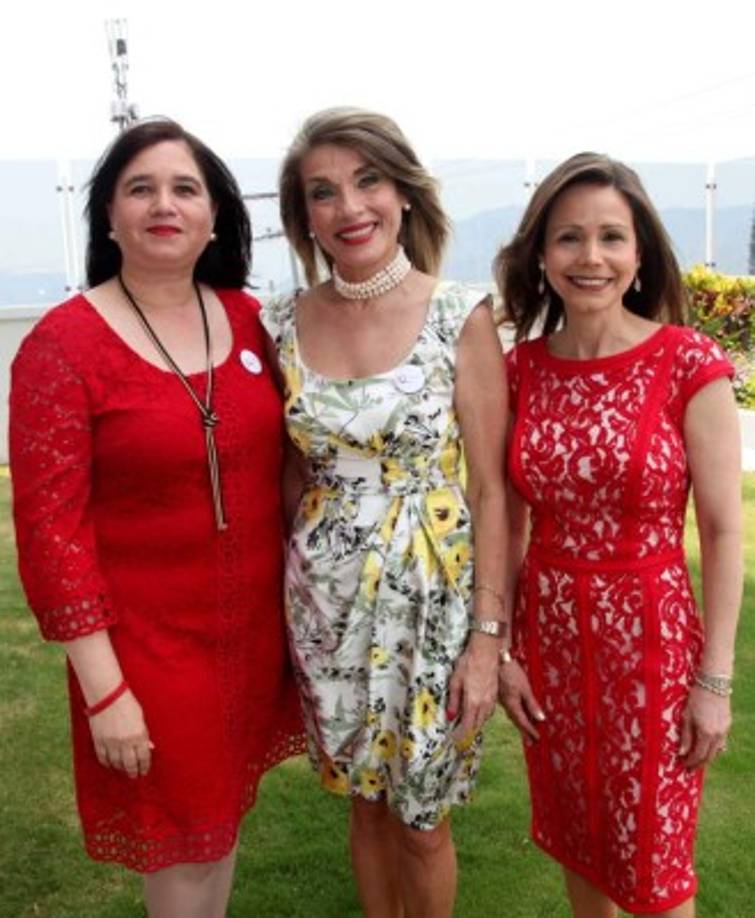 Jackie Gonzales, Aída Cubas y Amanda Zanardi