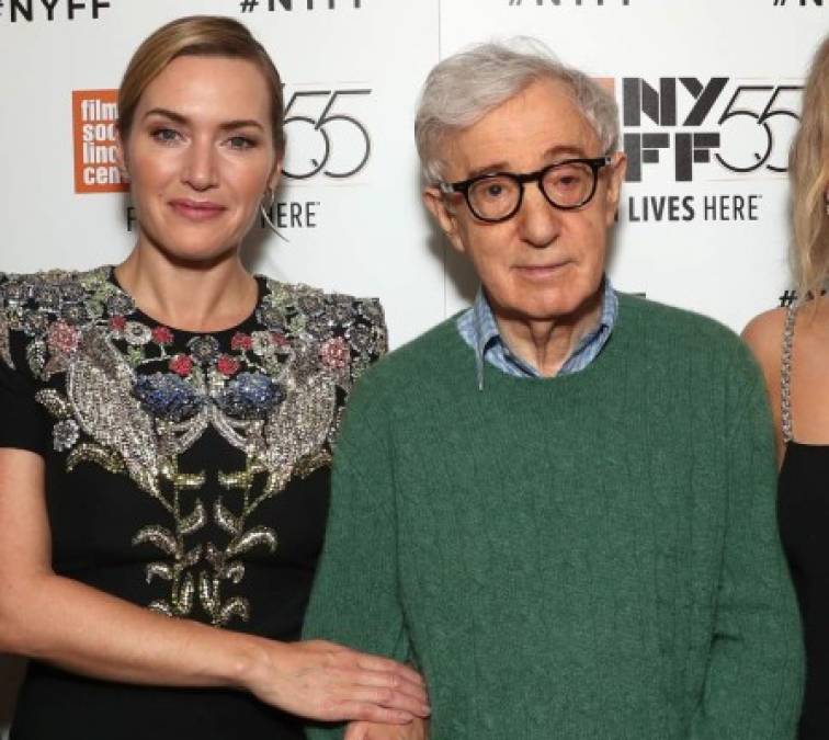 Kate Winslet junto a Woody Allen en una foto de archivo. El director, uno de los más aclamados de Hollywood, fue acusado de abuso sexual por su hija Dylan Farrow.