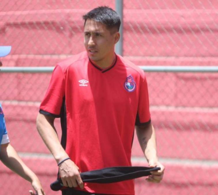 El delantero argentino Domingo Zalazar ha quedado fuera del Municipal de Guatemala y desde ya suena un posible regreso a Real España.