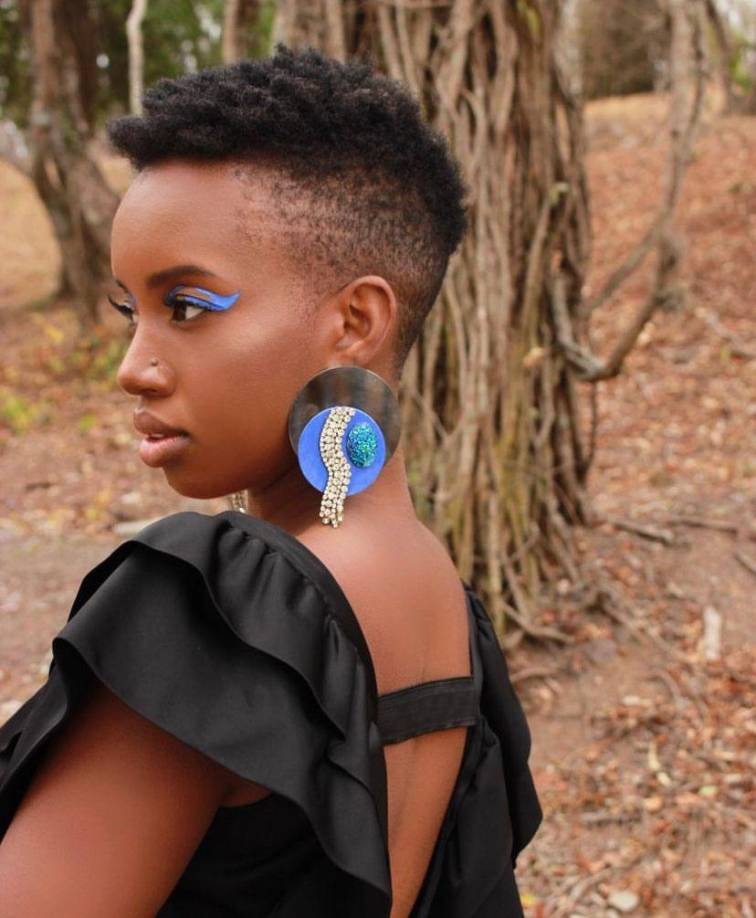 Cuenta con un Técnico en laboratorio Clínico y es estudiante de la carrera de Química y Farmacia. 