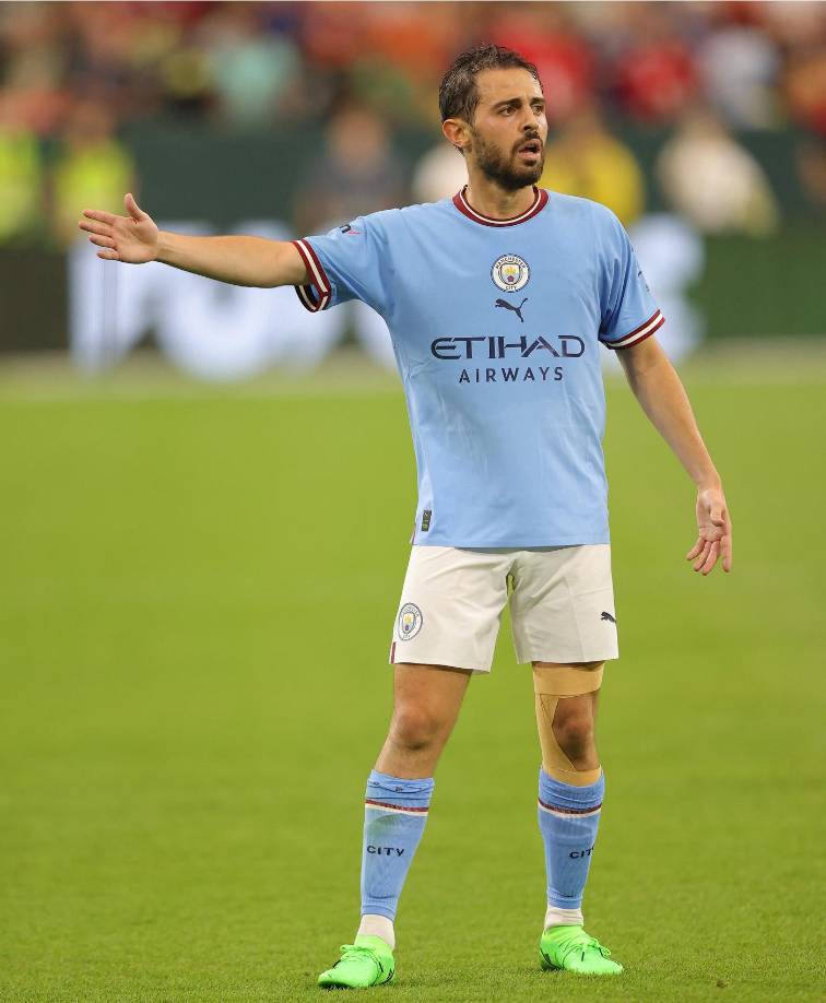El Barcelona quiere más en el mercado de fichajes y busca reforzarse con Bernardo Silva. El diario francés L’Équipe asegura que el portugués ha sido ofrecido a la entidad culé y la cifra de su posible salida del Manchester City es de unos 80 millones de euros.