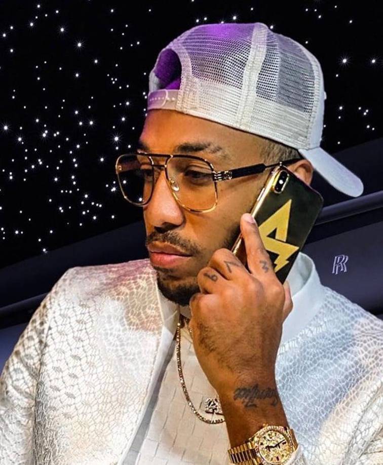 En el 2018 salió a la luz un vídeo en el que se vio a Aubameyang con sus compañeros Ozil, Guendouzhi y Lacazzette, consumiendo la droga hippy crack o, también llamada, el gas de la risa. Esto generó tremendo revuelo en ese entonces.