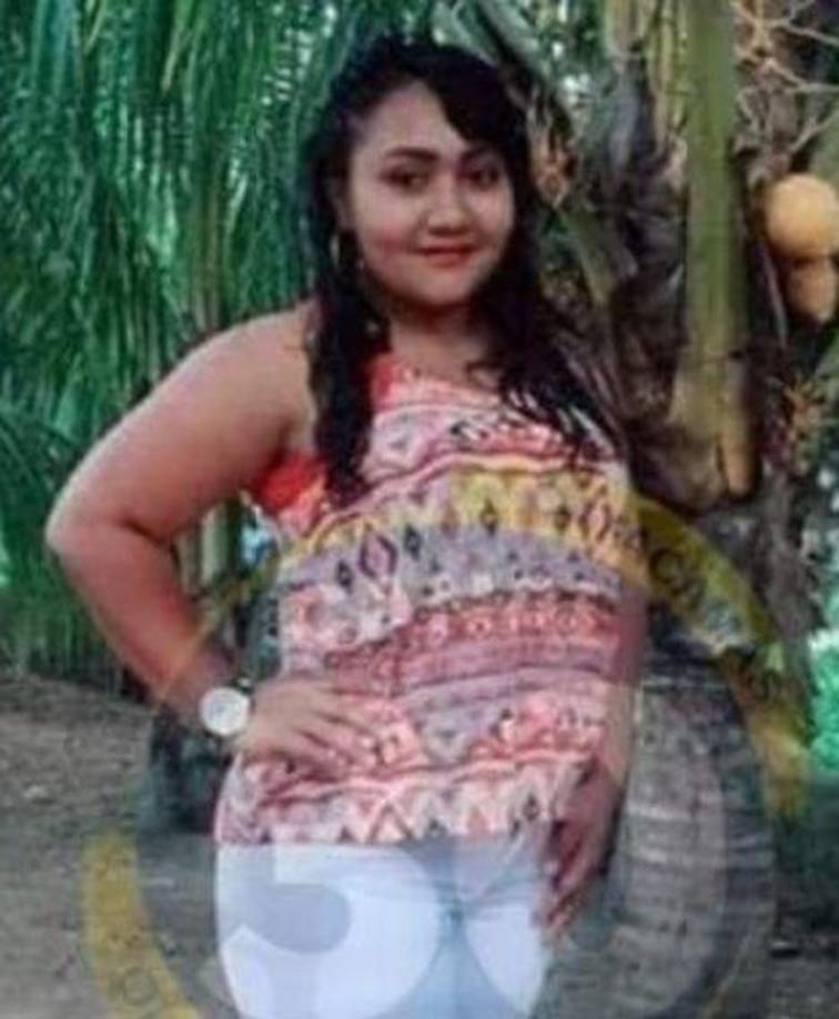 Habría intentado huir del lugar, pues su cadáver estaba separado de las otras víctimas.