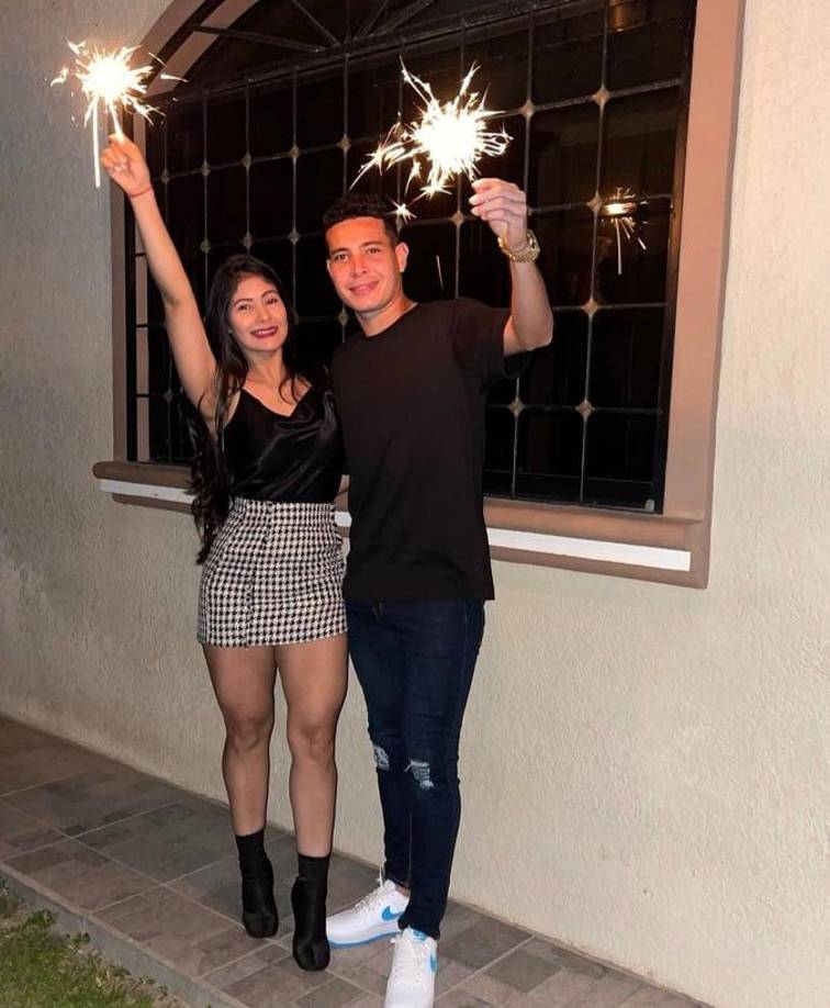 Jhow Benavídez: Volante del Real España que estuvo al lado de su linda esposa Bella Siloet.