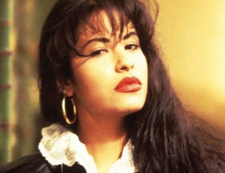 Quintanilla todavía es considerada la 'Reina de la música texana' a pesar de su muerte. Fuera de la música, Selena también fue increíblemente influyente en el mundo de la moda.