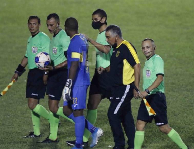 'Buba' López también cuestionó a los árbitros por el penal no pitado.