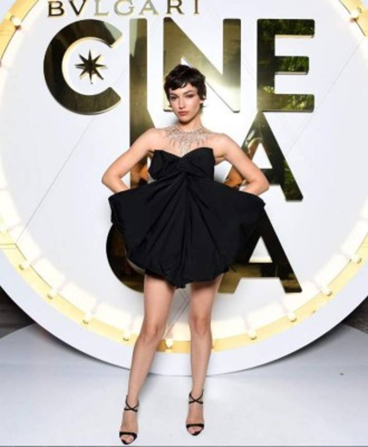 “Es verdad que llevo mucho tiempo trabajando en España y estoy acostumbrada a que la gente me conozca y me pare por la calle”, reconoce Corberó. “Pero esto -agrega- ha sido un cambio muy grande”.<br/>